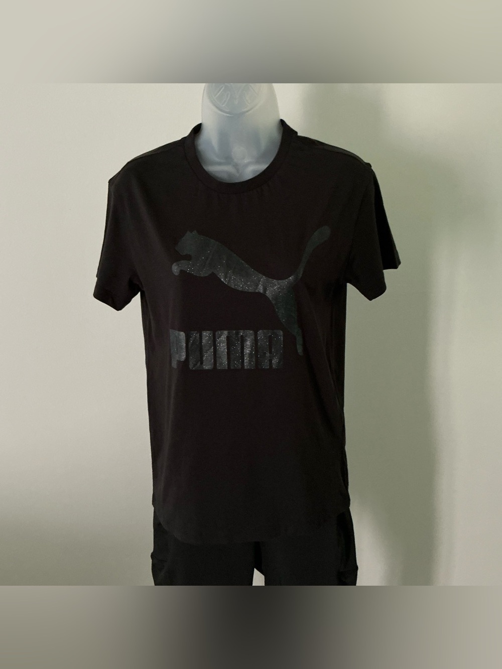 PUMA Ladies Classic Logo T-Shirt – XS – Black Metallic Graphic